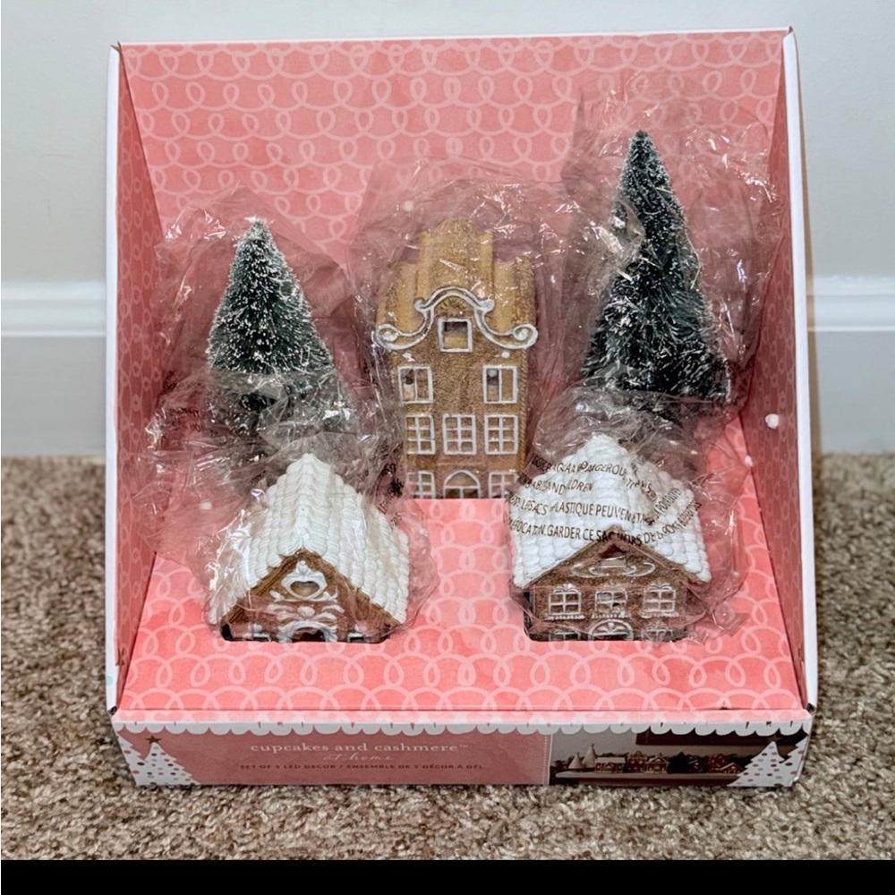 Viral TikTok LED Christmas GINGERBREAD VILLAGE by Cupcakes & Cashmere NEW SET